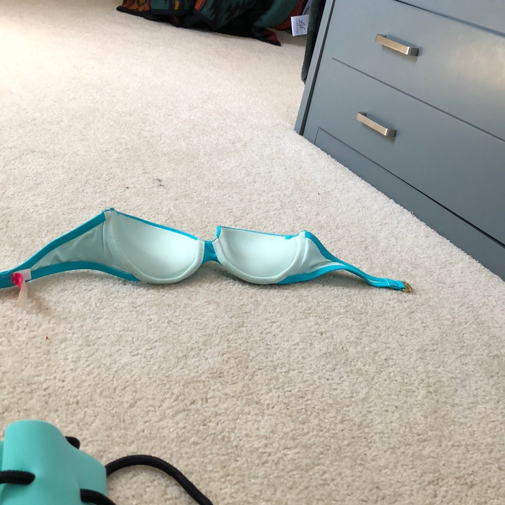 Victoria Secret bikini top - Picture 2 of 2